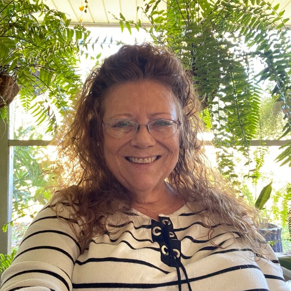 Meet your Posher, Jeanette - Picture 3 of 3